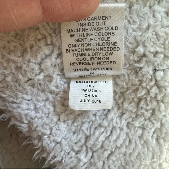 Cloud Chaser Sherpa Lined Aztec Print Sleeveless Long Line Open Front Vest - Picture 8 of 9